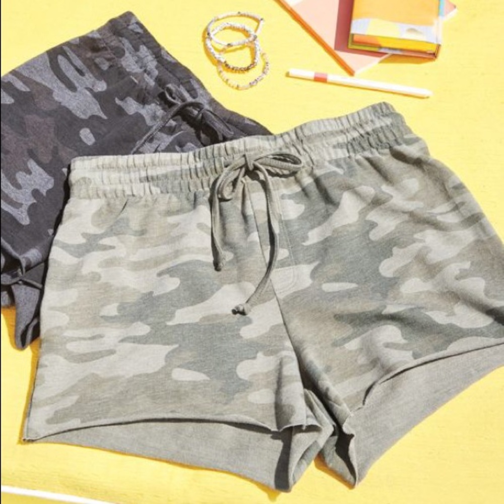Z Supply Camo Sporty Short XS NWT